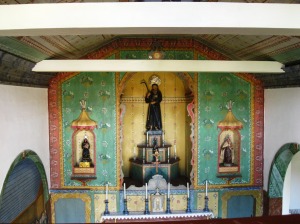 O singelo altar da Igreja de São Francisco de Paula